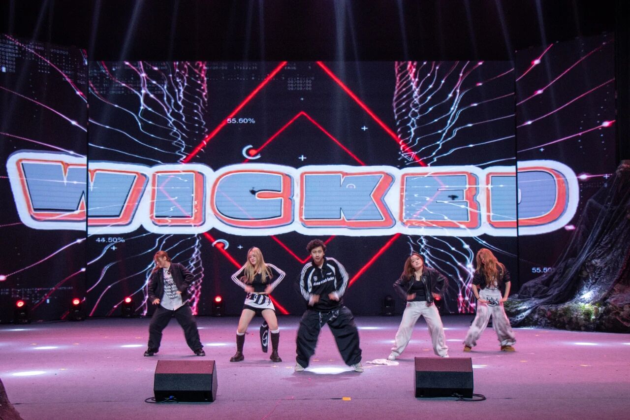 环山路上的故事丨少年去翻山：今夜，我们一同翻山去！