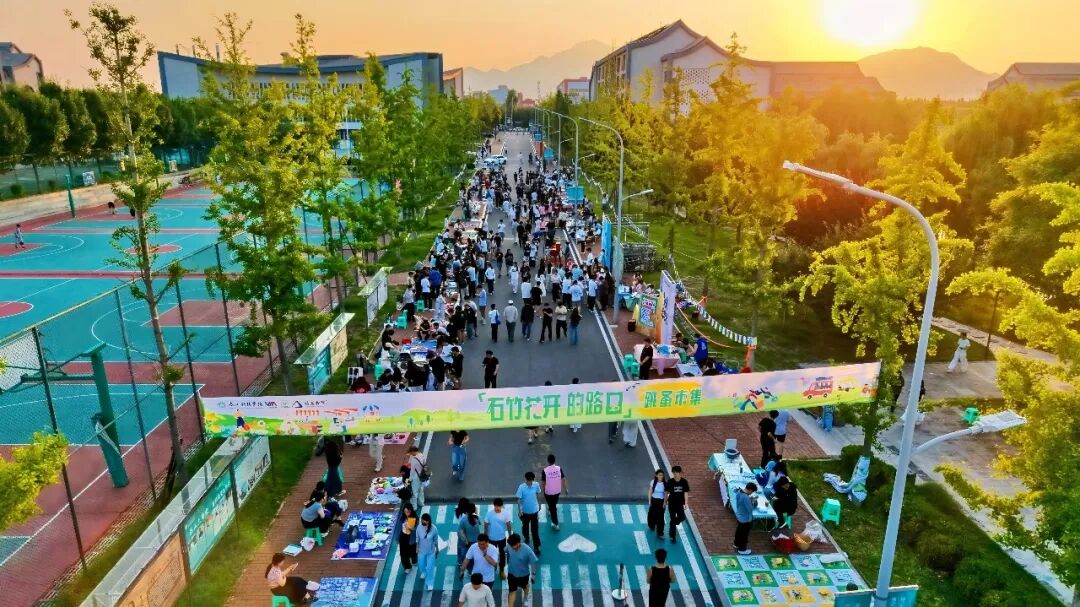 三天、百余个摊位、两万余元，石竹花路口最温柔的营业额