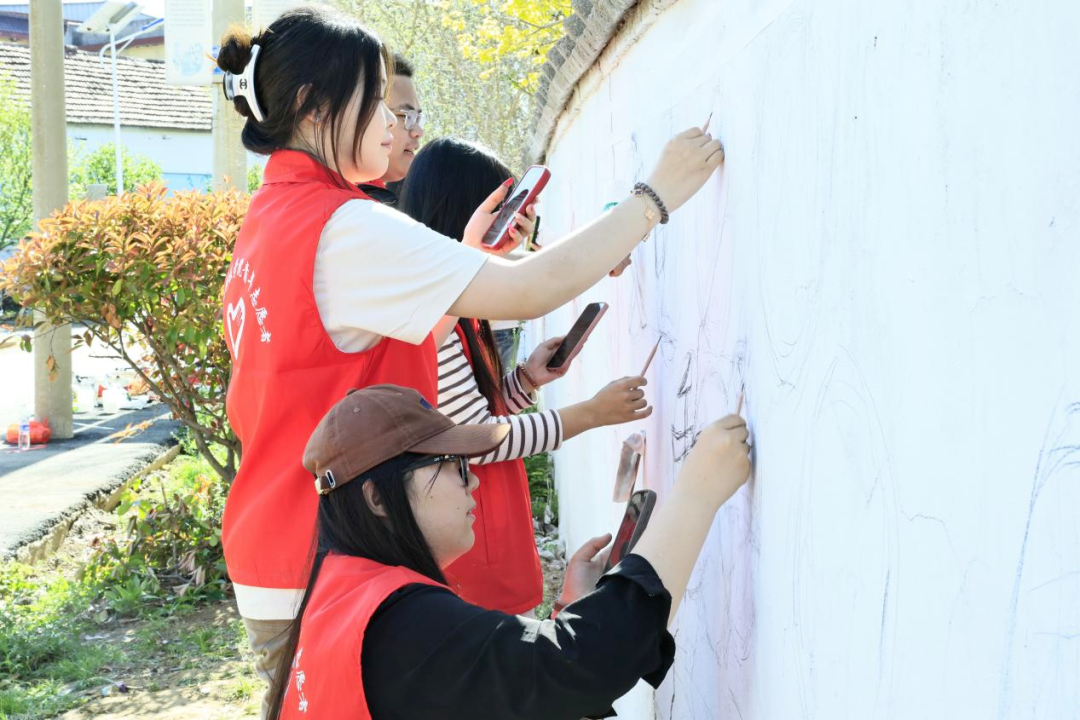 砚池河 “墙” 力焕新！双院首次联合解锁乡村振兴 “艺术密码”​