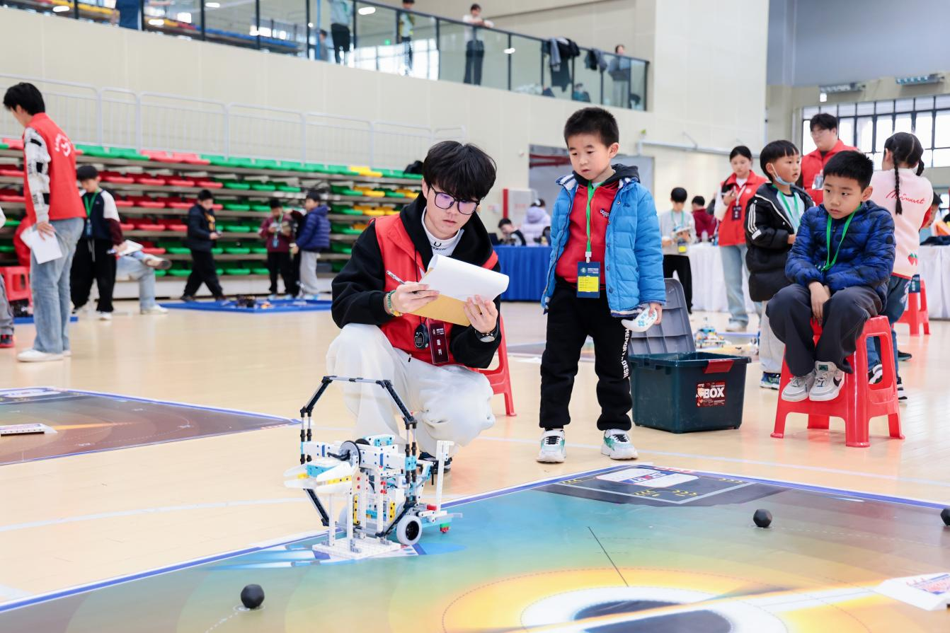 万名科技少年齐聚泰科，2025世界机器人大赛青少年机器人设计大赛 Super Ai超级轨迹赛山东省选拔赛圆满落幕 泰山科技学院——全国前三 