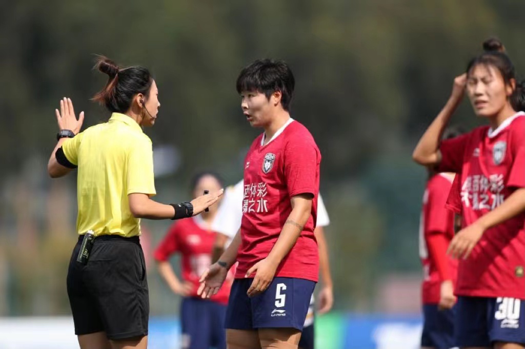 我校体育教练担任2022年中国女子足球超级联赛裁判员